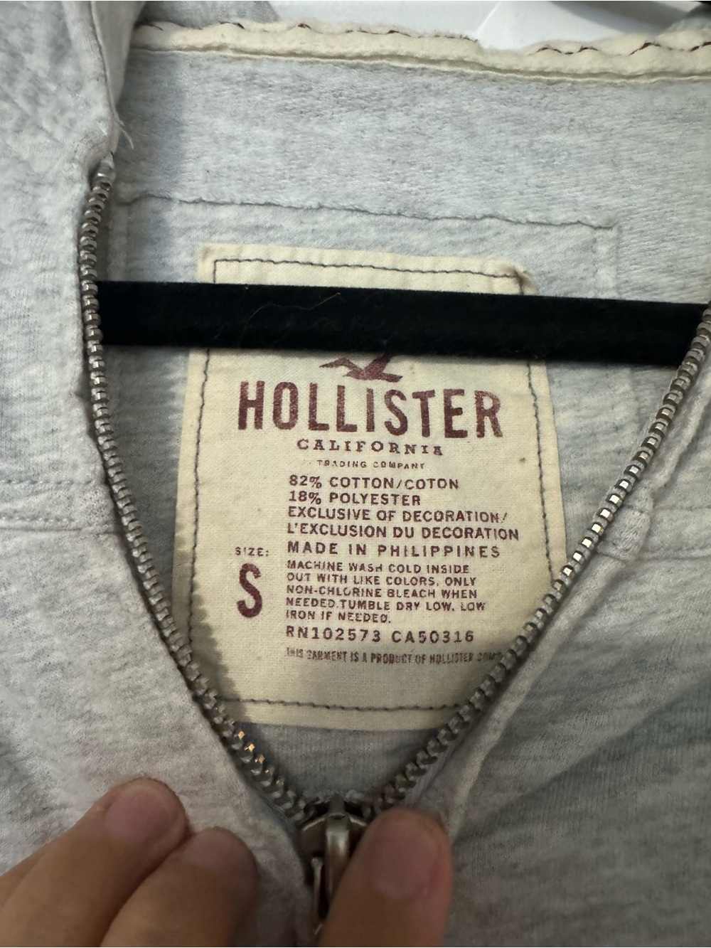 Hollister Light Gray Short-Sleeve Zip Hoodie Pajama Top - Picture 2 of 3